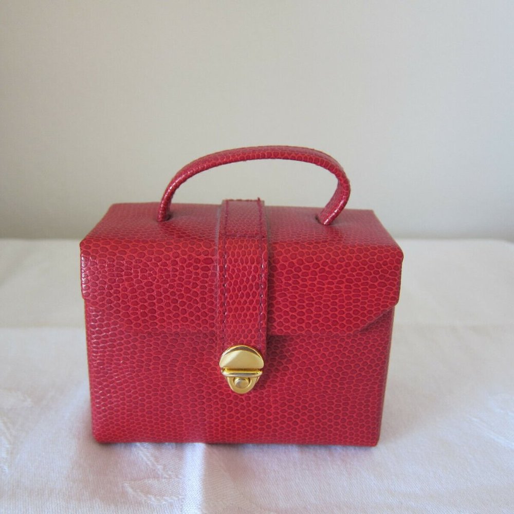 Faux red pebble leather mini travel expandable jewelry case